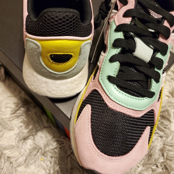 ADIDAS Originals Womens Running Shoes Size… - Picture 6 of 8